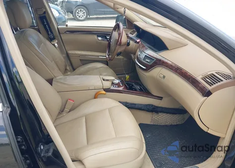 2011 Mercedes-Benz S 550 4Matic z USA, uszkodzony, nr VIN WDDNG8GB1BA405570